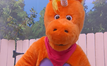 Buddy makes childhood trauma fun again

 Movies Counter